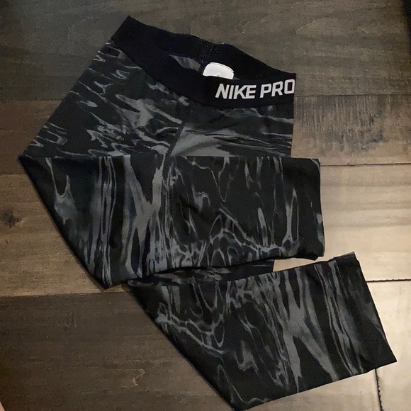 Nike Pro Compression Cropped Leggings - Picture 1 of 2